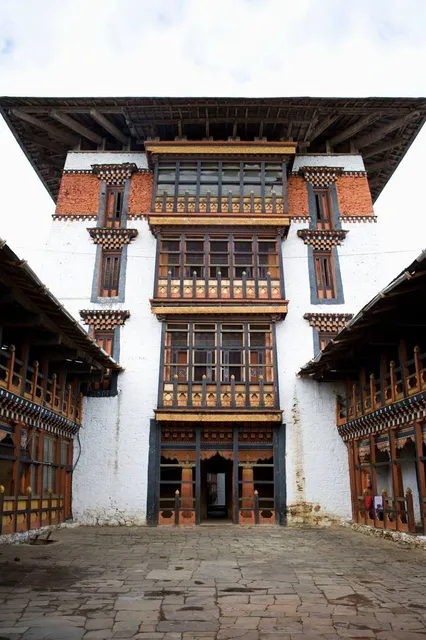Jakar Dzong བྱ་དཀར་རྫོང་།