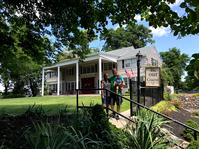 The Colonial Manor Bed and Breakfast