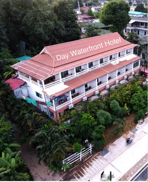 DAY WATERFRONT HOTEL
