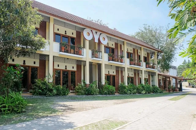 OYO 261 Sasono Putro Guest House