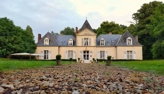 Logis Hôtel Domaine de Chatenay
