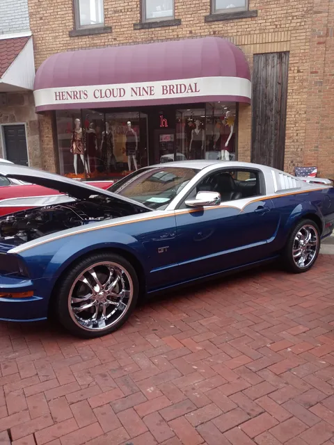 Henris Prom, Pageant & Bridal Boutique