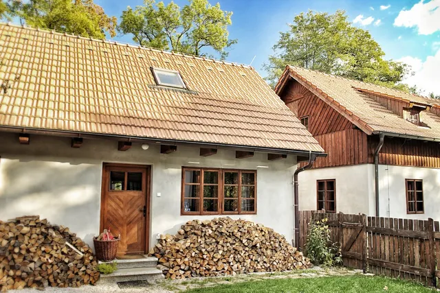 Red Court Apartments