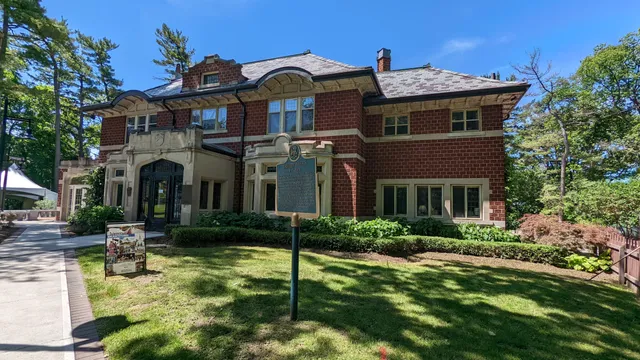 Glenhyrst Art Gallery of Brant