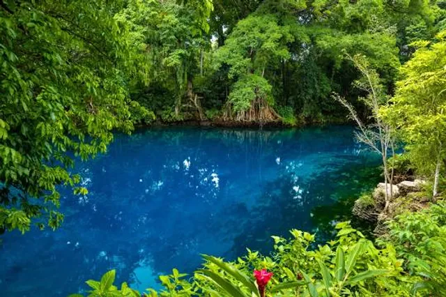 Matevulu Blue Hole