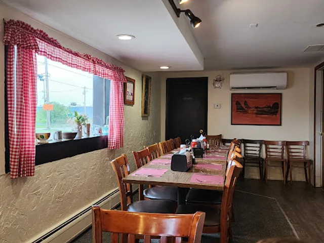 Chase's Family Restaurant & Hide-Away Lounge