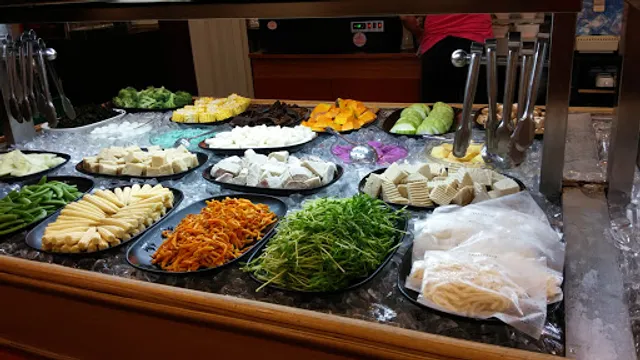 億．吃到飽自助式火鍋