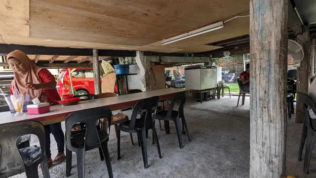 Bakso Bus Stop Kampung Likas