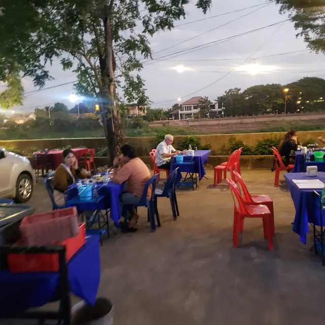 ครัวกาสะลองริมน้ำน่าน