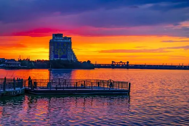 Nedobudovanyy Hotelʹ "Parus"