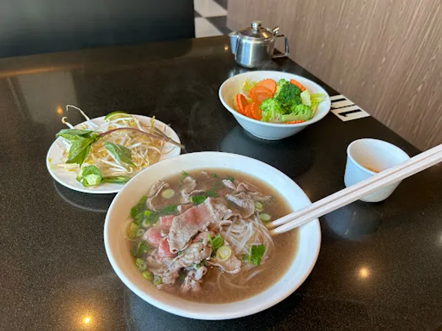 Pho Hoan Pasteur (country hills)