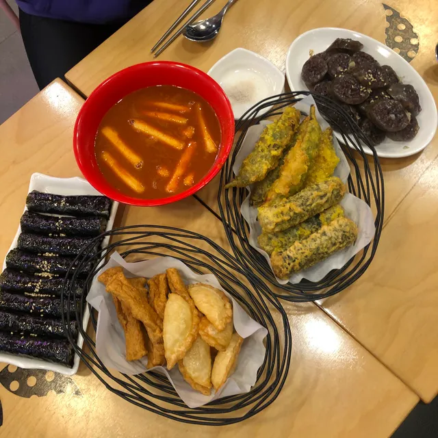 이웃집소녀떡볶이두산점