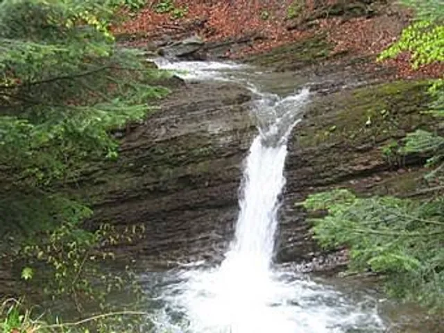 Lumshorsʹki Vodospady