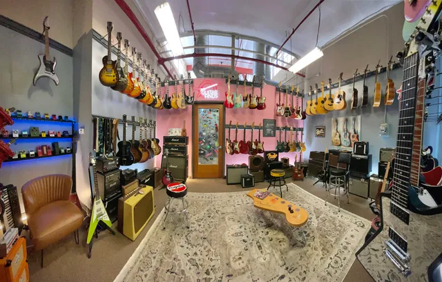 GuitarFinds - We Buy Guitars!