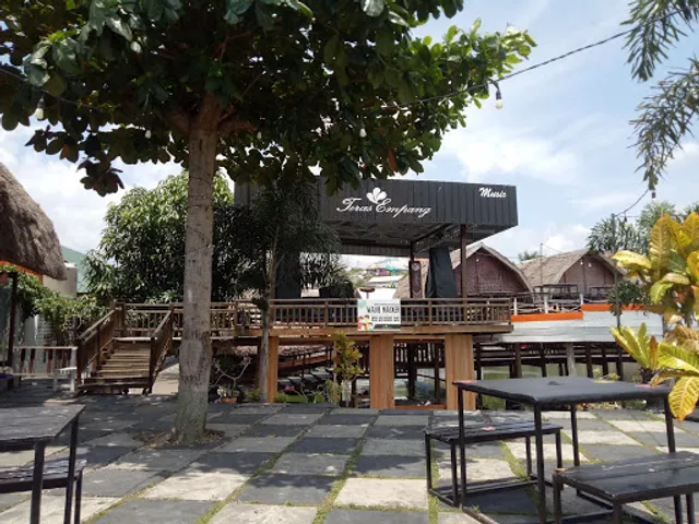 Teras Empang Cafe & Resto