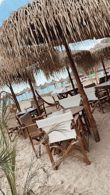 Νεφέλη Μπιτς φουντ & Κοκτεϊλς