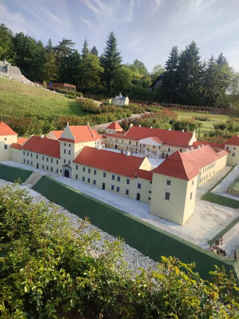 Park Miliona Róż i Zabytków Kresowych