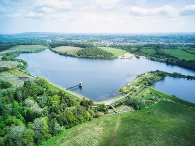 Dams to Darnley Country Park