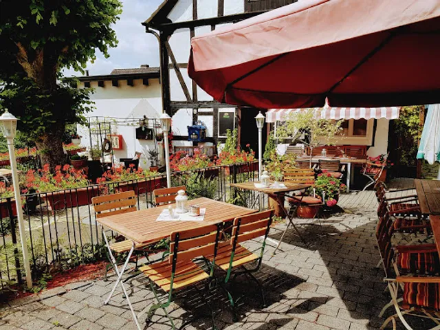 Gaststätte und Restaurant Zur Linde, Wacholderstr. 8, 51570 Windeck- Altwindeck