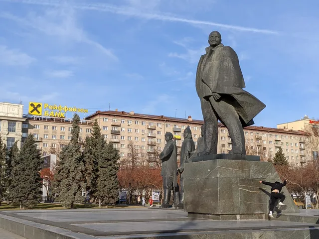 Vladimir Il'ich Lenin, Skul'pturnaya Kompozitsiya