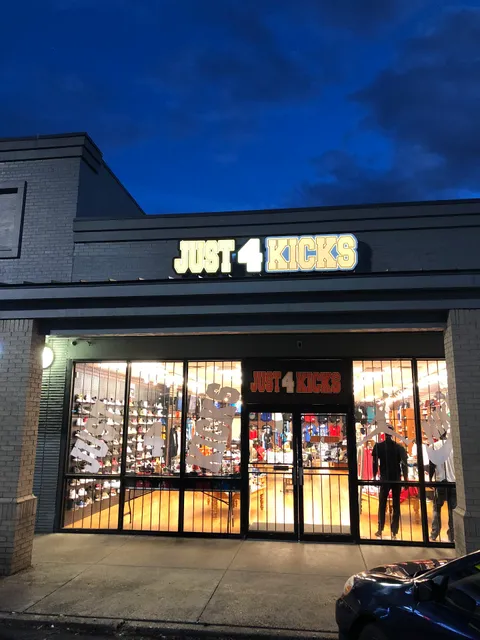 Delmont Village Shopping Center