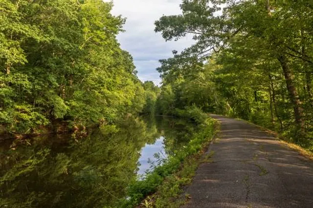 Windsor Locks Canal State Park Trail