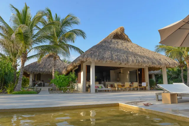 Casa Hola Ola - Beach Villa Rental -Pickleball, Tennis, Padel Ball, Basketball & Starlink Internet