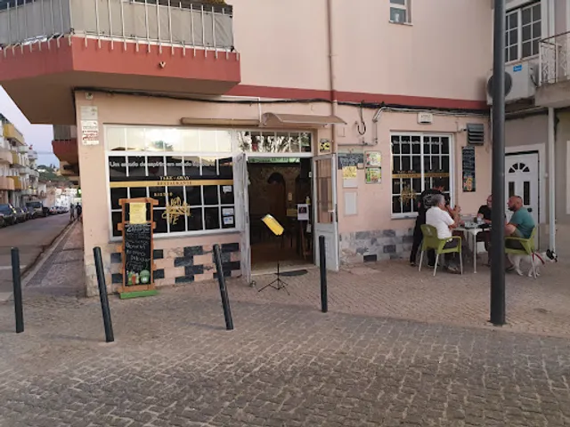 BISTRO UGO ART CAFÉ