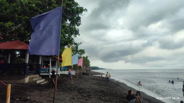 PILWAK beach and shades