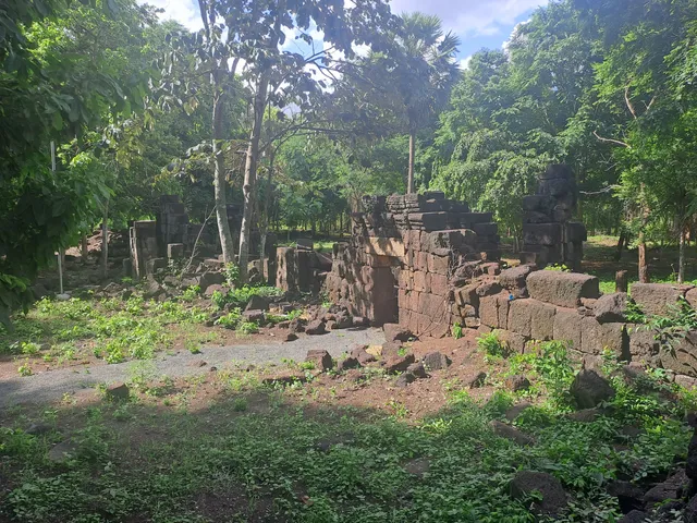 Toek Cha Temple Pagoda