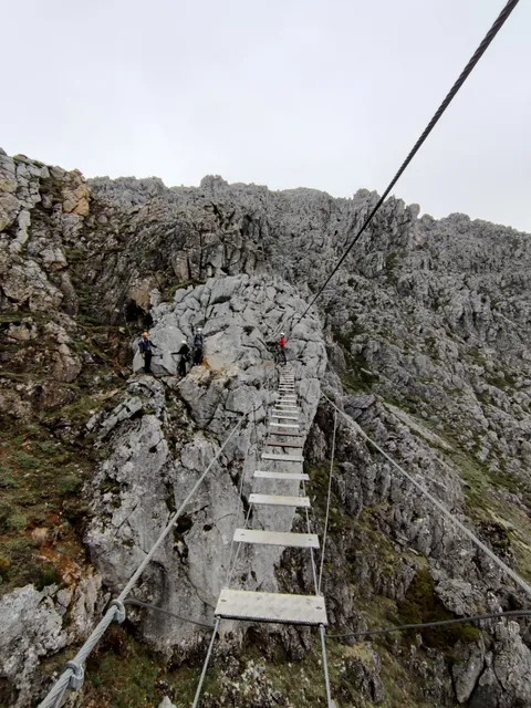 Vía ferrata flores y lagunas Valle de Arbas