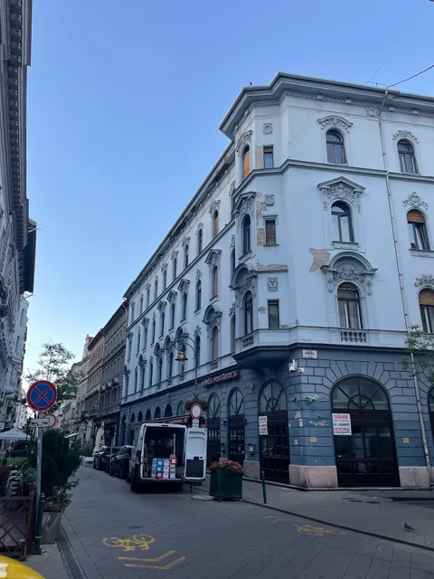 BudapeStayz - Raday Rooms