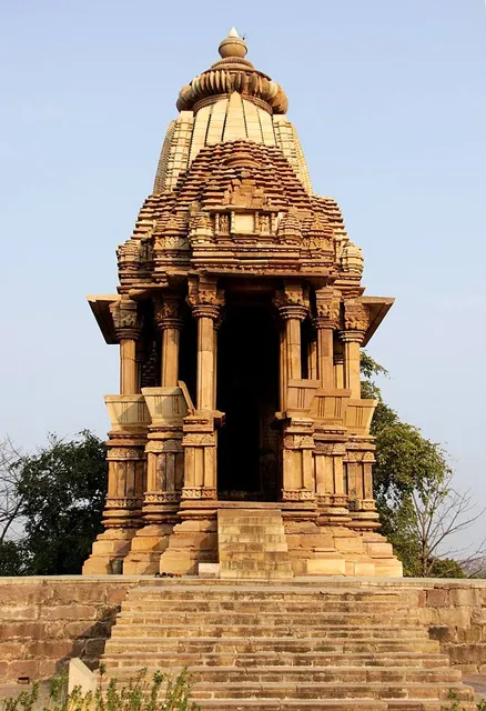 Chaturbhuj, squareral Temple