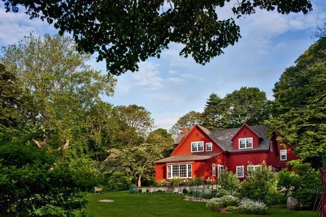 Woods Hole Passage Inn