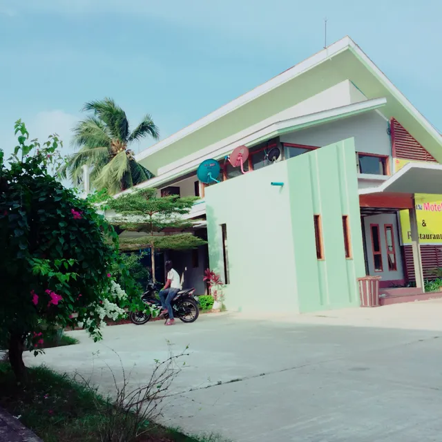 Happy Chaungtha Motel