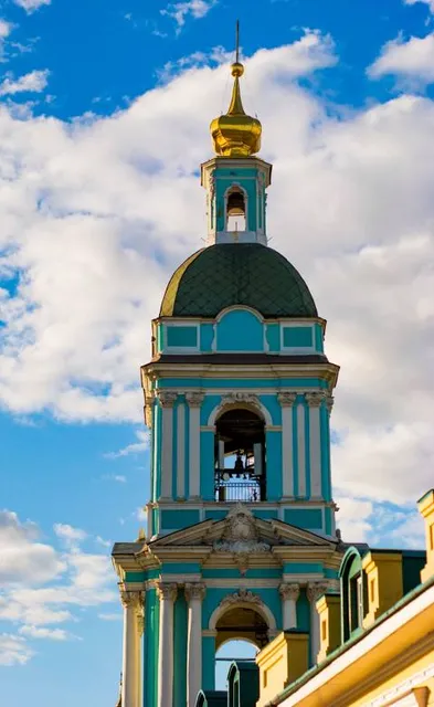 Khram Troitsy Zhivonachal'noy V Troitse-Lykovo