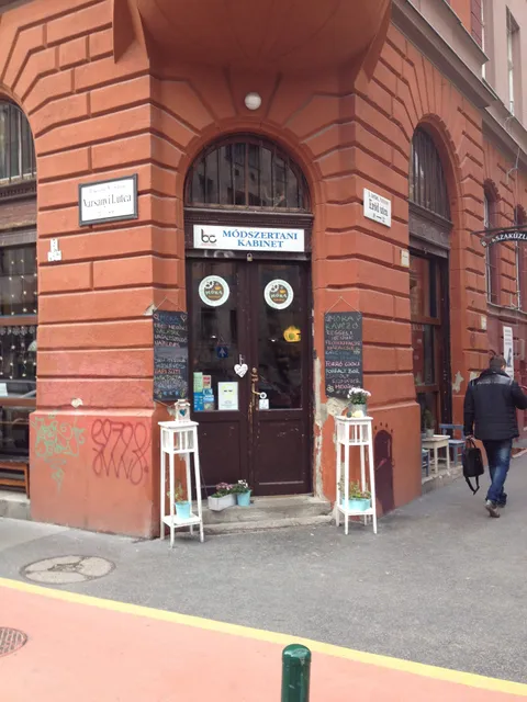 MÓKA Kávézó (Módszertani Kabinet)