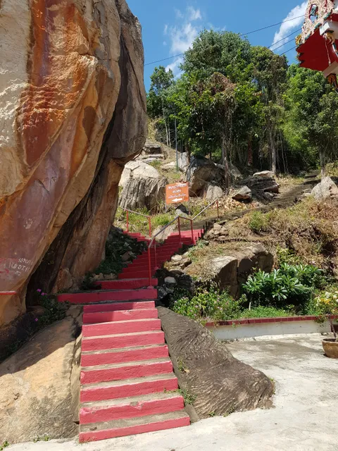 Wat Phra Phutthabat Khao Samo Klang