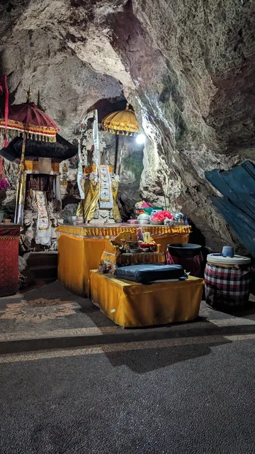 Goa Giri Putri Temple