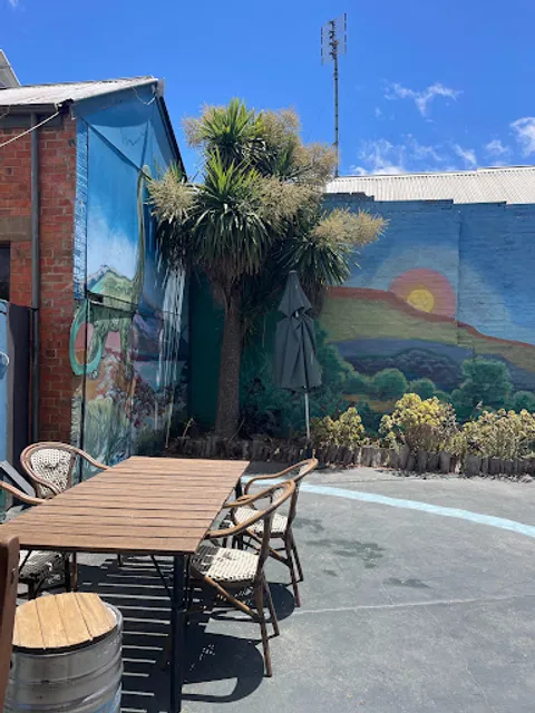 Dancing Kelpie Splendid Bistro