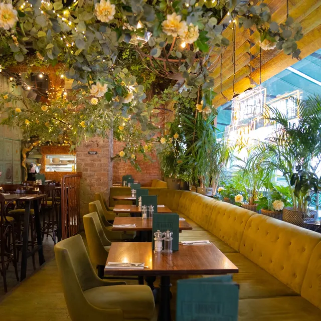 The Brunch & Cocktail Club