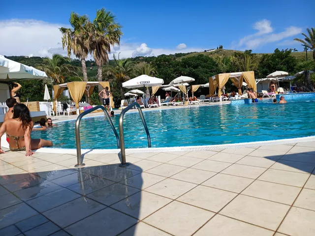 CoolBay Beach & Pool