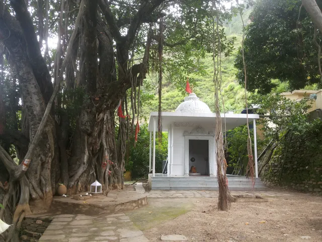 Neeb Karori Baba Ashram , Kakrighat