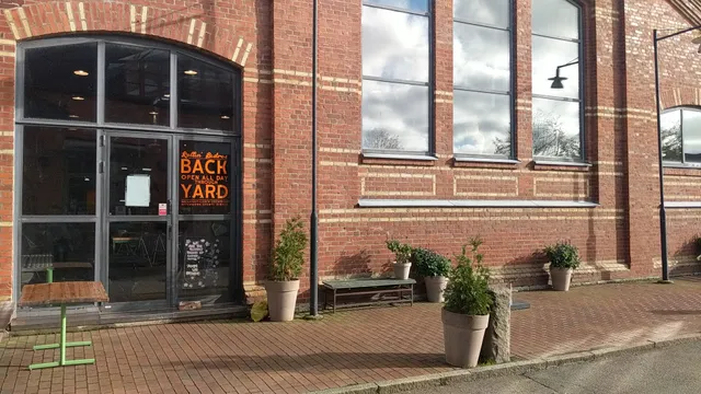 Rollin Bistros Backyard