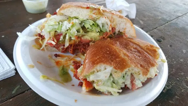 Los 3 Reales (food bus)