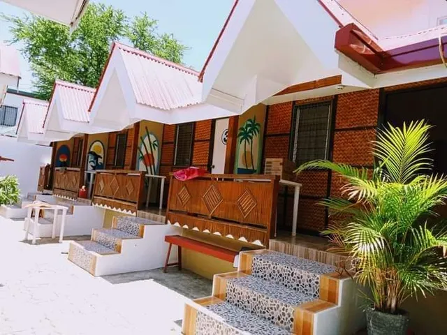 Sandstorm Lodge and Cafe