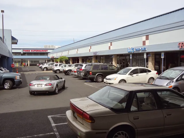 Kamehameha Shopping Center