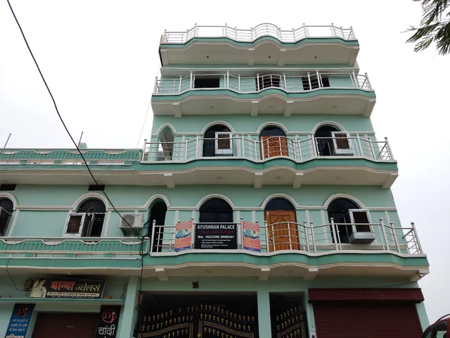 SPOT ON 37040 Hotel Ayushman Palace