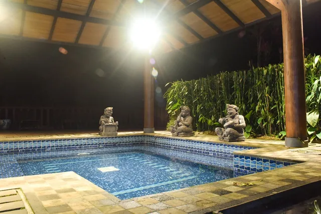 RedDoorz Plus near Taman Ghanjaran Mojokerto