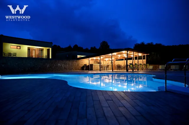 West Wood ApartHotel